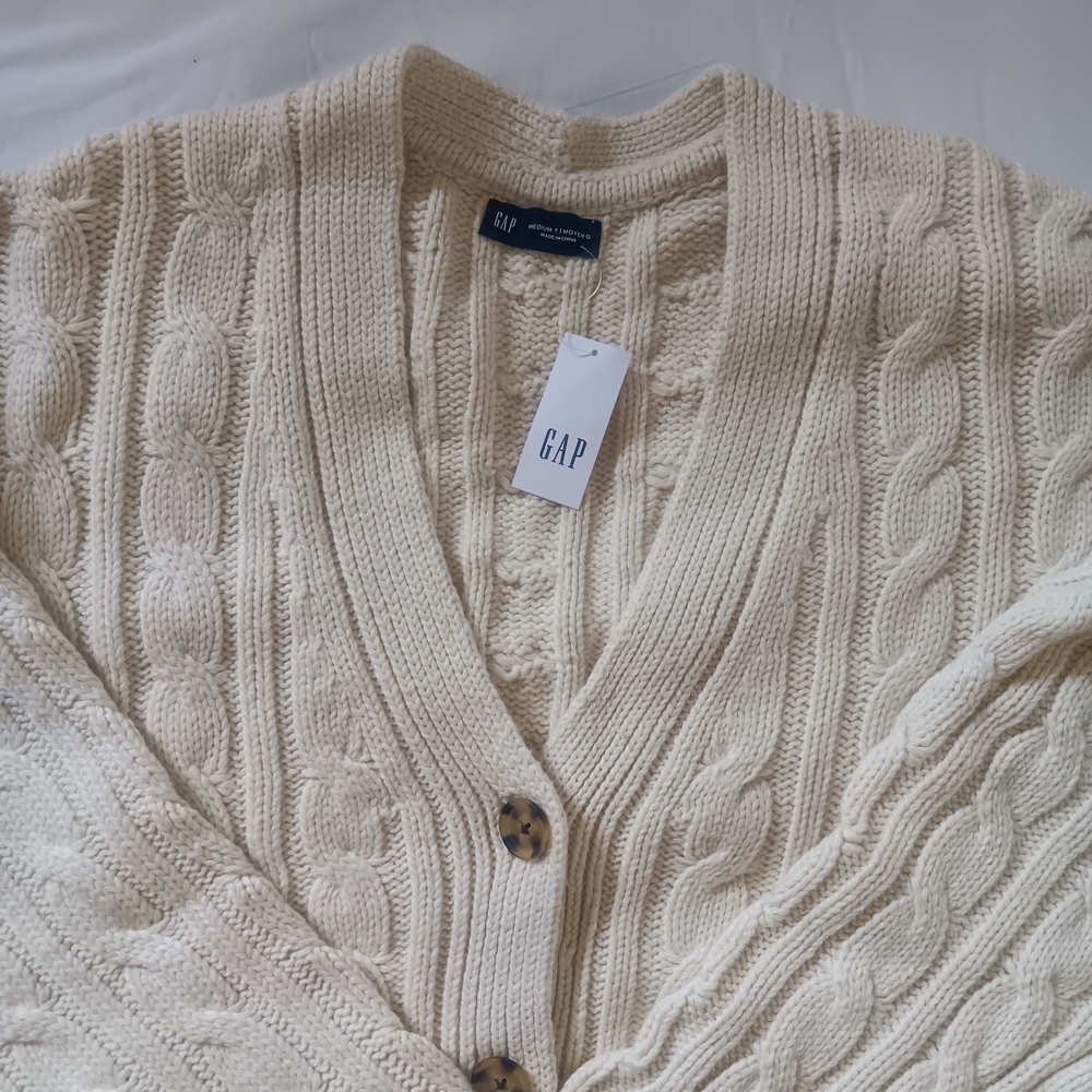 NWOT- Gap 100% Cotton Cable Knit Cardigan - Picture 3 of 4